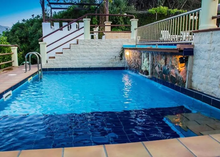 Cretan Castle * Hriszí Aktí Haniá